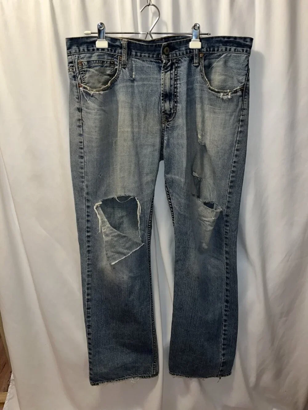 AMERICAN EAGLE MENS JEANS 36X34 STRAIGHT LEG Distressed Grunge Torn Frayed